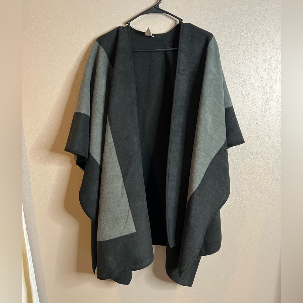 Woolrich Reversible Poncho